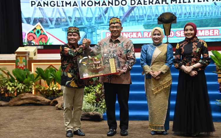 Gubernur Agustiar Apresiasi Dedikasi Pangdam XII Tanjungpura di Kalteng