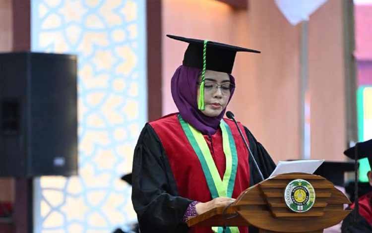 Guru Besar Tetap Universitas Sumatera Utara (USU) Prof. Dr. Sumaiyah saat pengukuhan dirinya sebagai Guru Besar USU .ANTARA/Juraidi