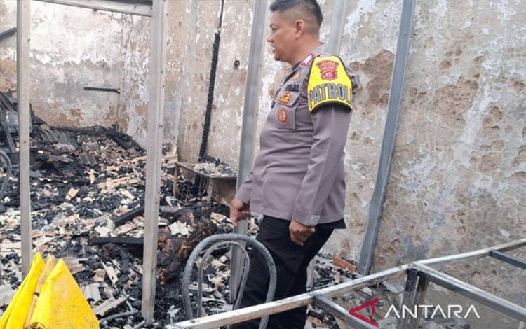 Polisi Tangkap Remaja Pembakar Kios Pecel Lele