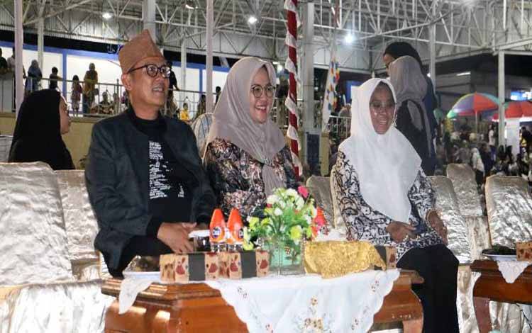Lestarikan Warisan Leluhur, Lomba Tari Pedalaman Meriahkan Festival Budaya IMBT 2025
