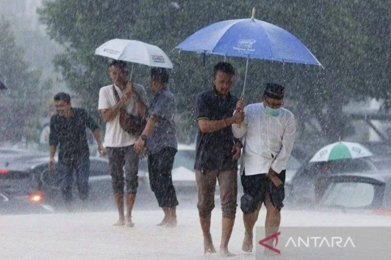 BMKG: Waspada Hujan Petir dan Cuaca Panas pada Minggu, Palangka Raya Begini