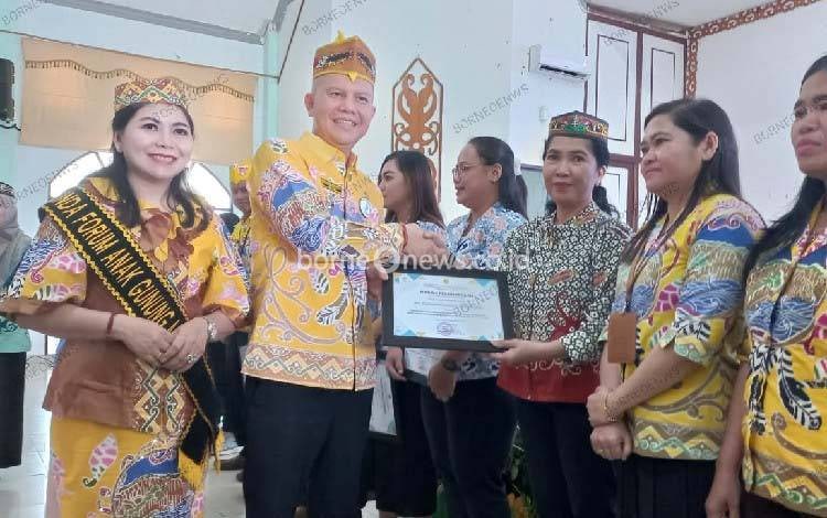 Pemkab Gunung Mas Beri Penghargaan kepada Puskesmas Tampang Tumbang Anjir