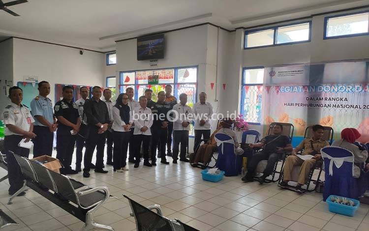Donor darah yang dilakukan oleh insan perhubungan Kotim, Senin, 15 September 2025. (FOTO ; DEVI)
