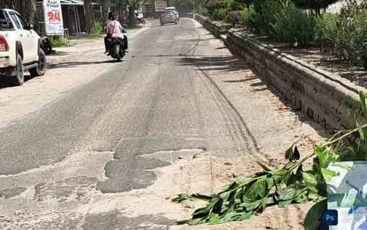 Jalan Berlubang di Sejumlah Titik Dalam Kota Pangkalan Bun Dikeluhkan Warga