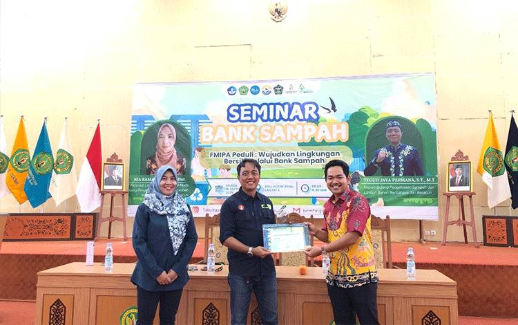 DLH Palangka Raya Gelar Seminar Bank Sampah di Universitas Palangka Raya