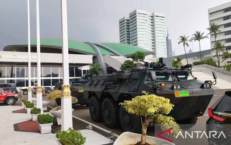 Menhan Sebut Pasukan TNI Terus Jaga Gedung Parlemen