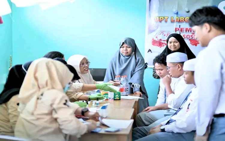 Labkesda Kapuas Berikan Layanan Cek Golongan Darah Gratis Sekaligus Edukasi Kesehatan di Sekolah