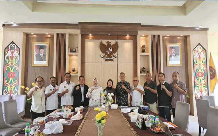 Orangutan Berpayung Kesultanan Jadi Maskot Porprov XIII 2026 di Kotawaringin Barat