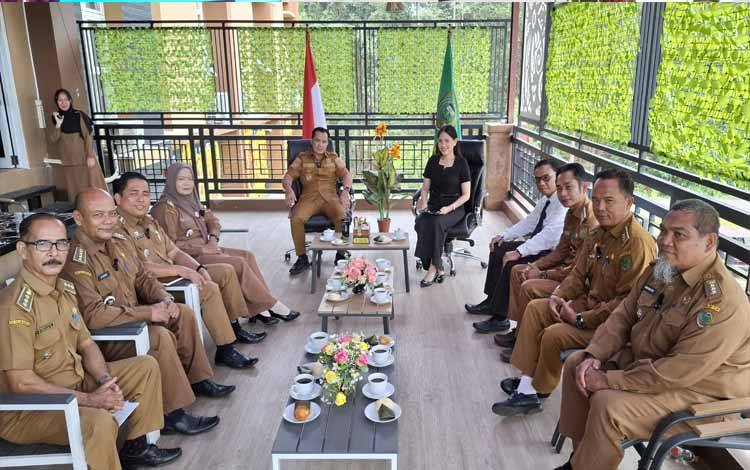 Agar Pembangunan Terarah, Bupati Pulang Pisau Gelar Podcast Bersama Camat