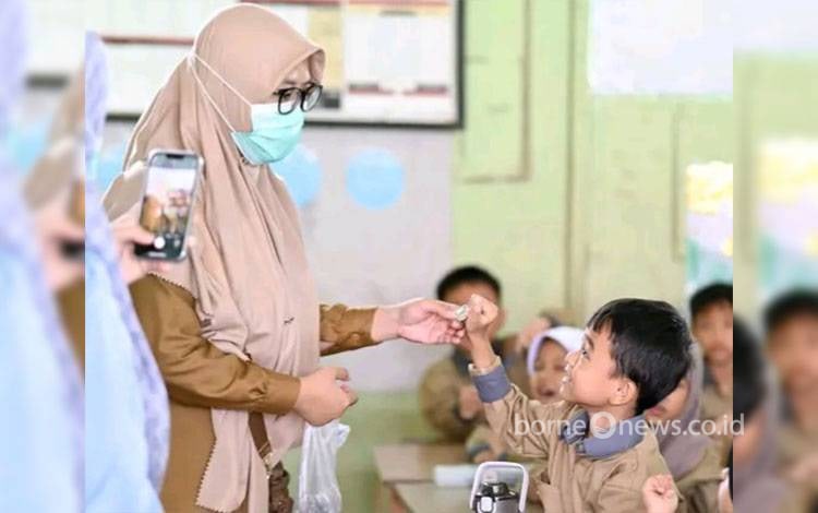 Puskesmas Melati dan SDIT Al Amin Kapuas Gelar Aksi Pemberian Obat Cacing untuk Siswa