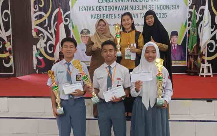 SMAN 1 Kuala Pembuang Borong Juara LKTI 2025, Bukti Komitmen Tingkatkan Literasi Ilmiah Pelajar