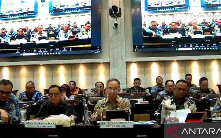 OJK Sebut Likuiditas Perbankan Menguat Pascapenempatan Dana Rp200 T