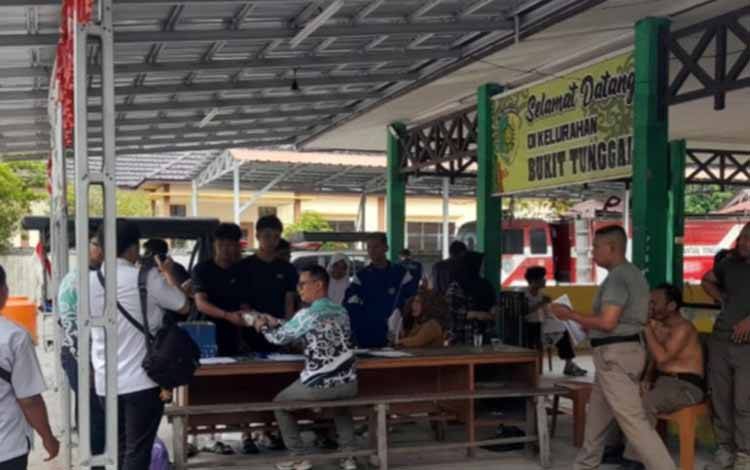 Kegiatan pengambilan sampel Indikator Pembangunan Olahraga (IPO) di Kelurahan Bukit Tunggal (Foto : IST)