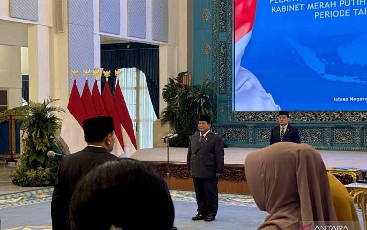 Suasana upacara pelantikan menteri dan wakil menteri serta pimpinan lembaga hasil reshuffle jilid ke-3 Kabinet Merah Putih yang dipimpin oleh Presiden Prabowo Subianto di Istana Negara, Jakarta, Rabu (17/9/2025). ANTARA/Genta Tenri Mawangi.