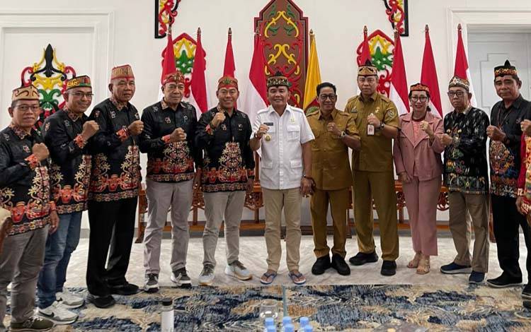 DAD Kotim Temui Gubernur Kalteng Perjuangkan Masyarakat Lokal untuk KSO Lahan Sawit Sitaan