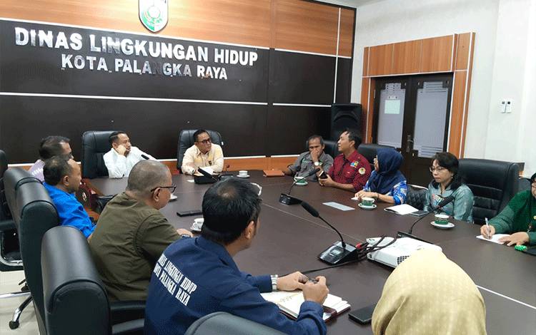 Wali Kota Fairid Naparin Dorong Optimalisasi Pengelolaan Sampah di Palangka Raya