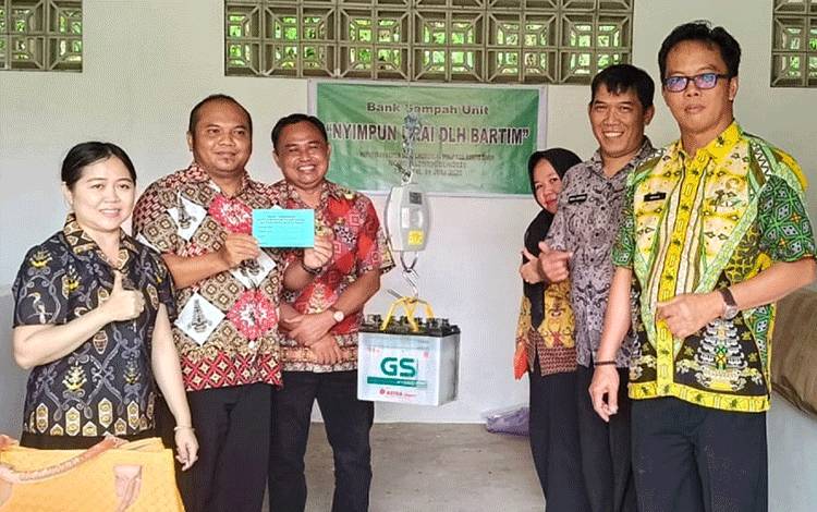 Masyarakat Barito Timur Bisa Tukar Sampah Dengan Uang di Dinas Lingkungan Hidup