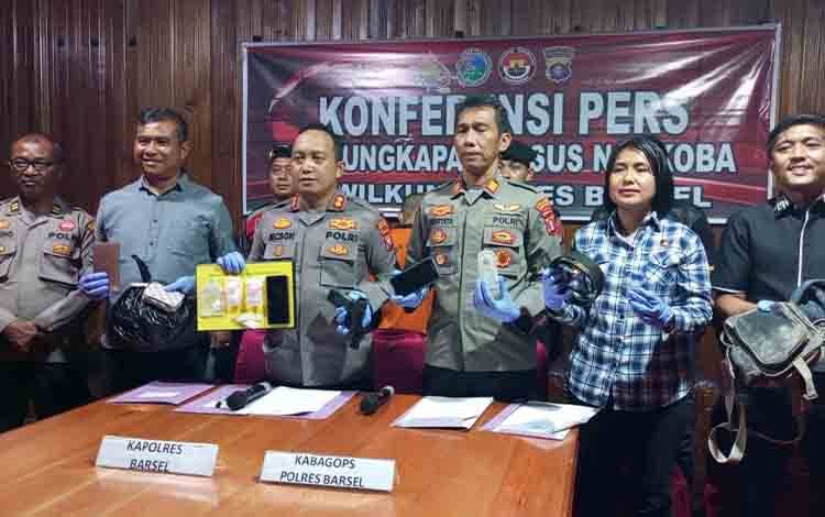Press release pengungkapan residivis pengedar narkoba. (FOTO: URIUTU DJAPER)