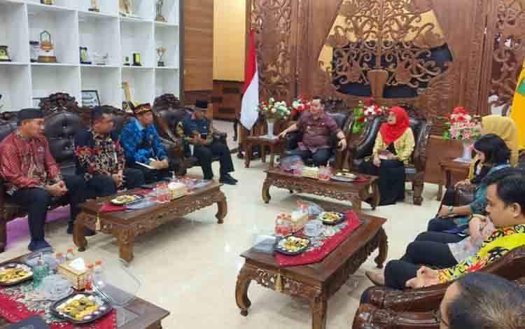 Bupati Kotim Dukung Keterbukaan Informasi Publik