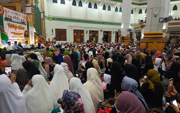 Ribuan Jemaah Padati Pengajian Ustadz Hilman Fauzi di Sampit
