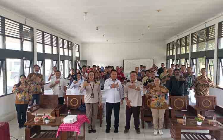 Dinas Perikanan Palangka Raya Sosialisasikan Budidaya Ikan Mas dan Penyerahan Sertifikat CBIB