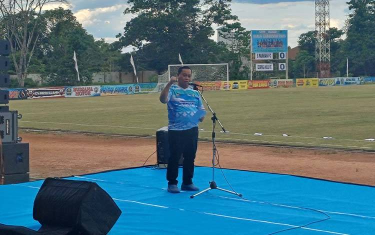 Bupati Kotawaringin Timur Halikinnor saat pembukaan Gubernur Cup Zona Barat, Jumat, 19 September 2025. (FOTO: DEWIP)