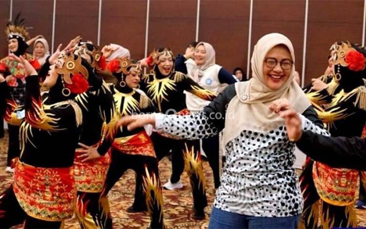 TP PKK Barito Utara Tunjukkan Semangat dan Kreativitas di Ajang Rakerda dan Refreshing Kader PKK Kalteng