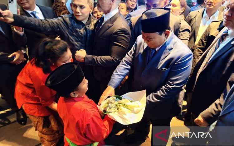 Prabowo Disambut Meriah Diaspora saat Tiba di Hotel Tempat Menginap