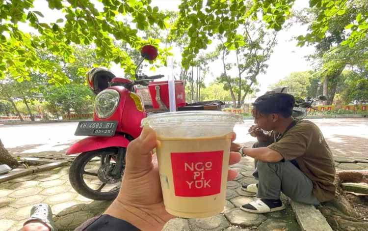 Menjamurnya Tren Street Coffee di Kuala Kapuas, Kopi Murah Meriah di Sudut Kota