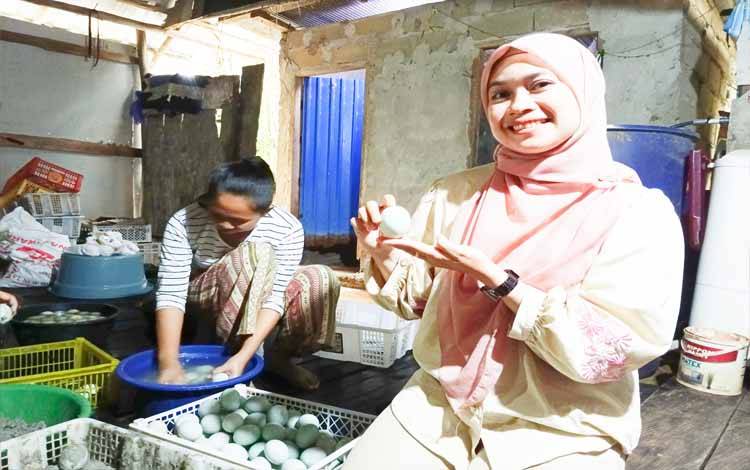 Usaha Telur Asin Eca Hasilkan 1.000 Butir Setiap Minggu di Pulang Pisau