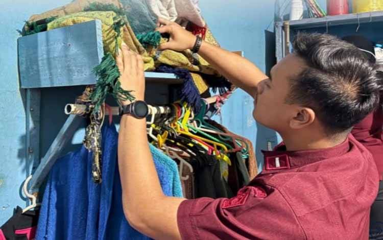 Kanwil Ditjen Pas Kalteng Gelar Razia di Lapas Sampit, Amankan Kartu Domino Hingga Uang Tunai