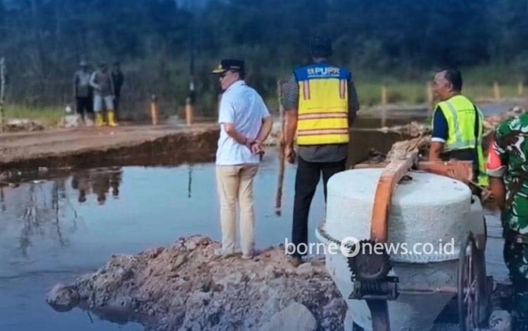 Gubernur Kalteng Pastikan Penanganan Cepat Jalan Palangka Raya-Sampit yang Putus