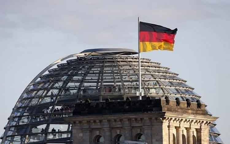 Bendera Nasional Jerman. ANTARA/REUTERS/Fabrizio Bensch.
