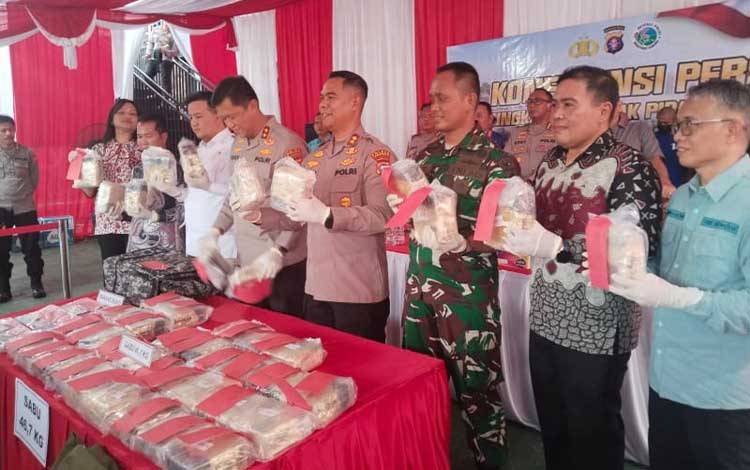 Kapolda Kalteng ke Polres Lamandau Rilis Kasus 4 Tersangka Sabu 46 Kg Jaringan Malaysia