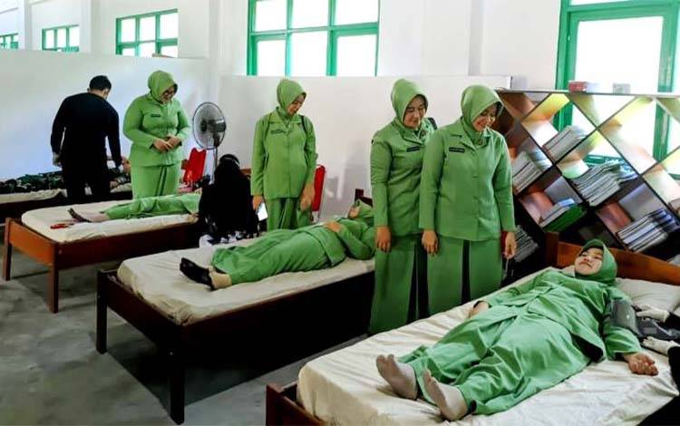 Peringati HUT ke-80 TNI, Kodim 1013 Muara Teweh Gelar Donor Darah Massal