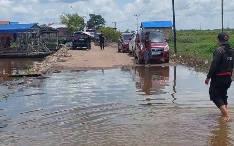 BPBD Palangka Raya Pantau Kenaikan Debit Air Sungai, Jalan Bereng Bengkel Terendam