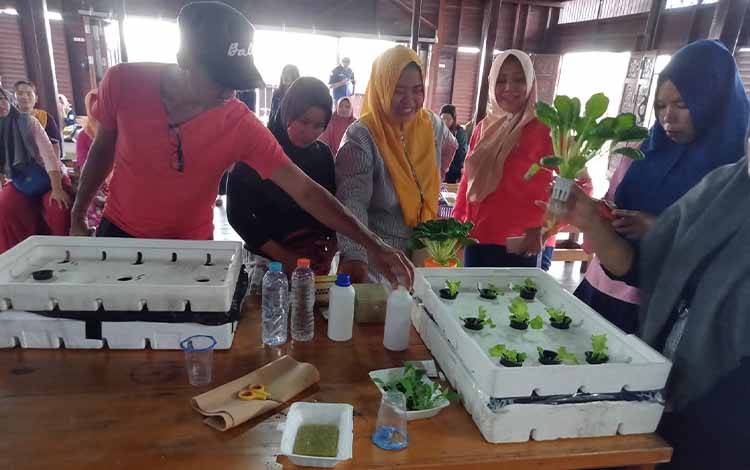 DPRD Palangka Raya Dorong Pemberdayaan Masyarakat Lewat Pelatihan Hidroponik