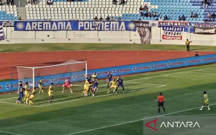 10 Pemain Persib Tumbangkan Tuan Rumah Arema FC 2-1
