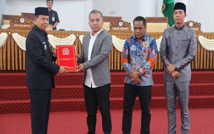 Wabup Seruyan Hadiri Paripurna DPRD Bahas Raperda Perubahan APBD 2025