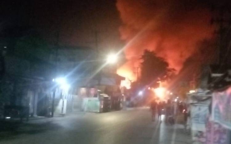 Kebakaran Landa Permukiman Padat di Banjarmasin Barat