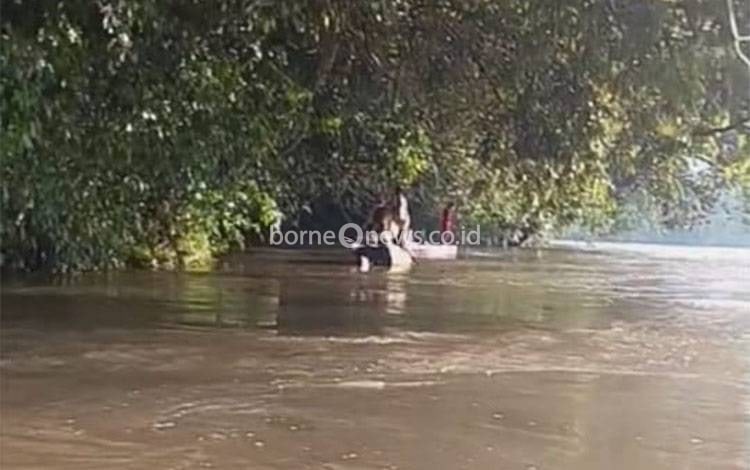 Warga Mojang Baru Seruyan Hulu Tenggelam Usai Perahu Ces Terbalik di Sungai Seruyan