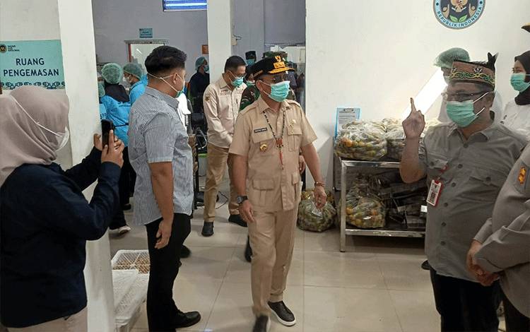 Gubernur Kalteng Tinjau Proses Penyiapan Makan Bergizi Gratis di Barsel