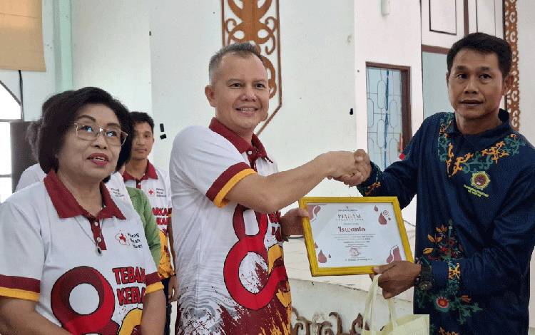 Bupati Gunung Mas Apresiasi Relawan yang Telah Mendonorkan Darahnya