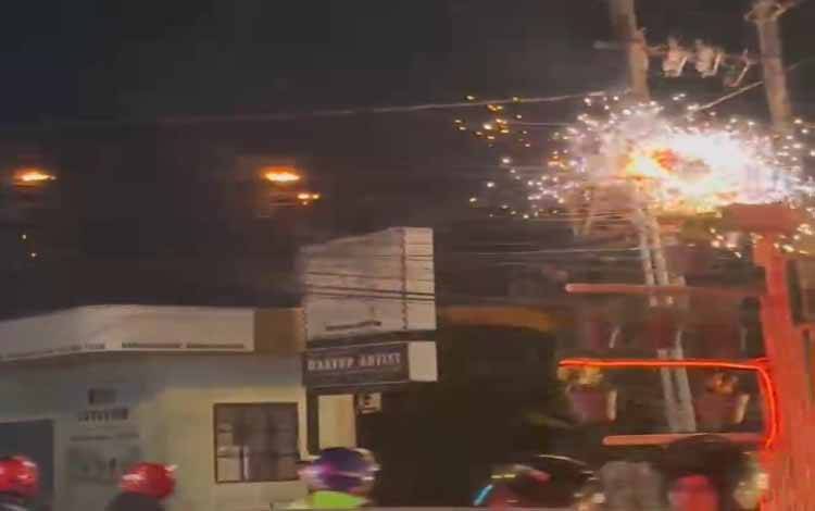 Trafo PLN Terbakar di Banjarmasin, Sempat Memicu Ledakan dan Jatuhkan Kabel ke Jalan