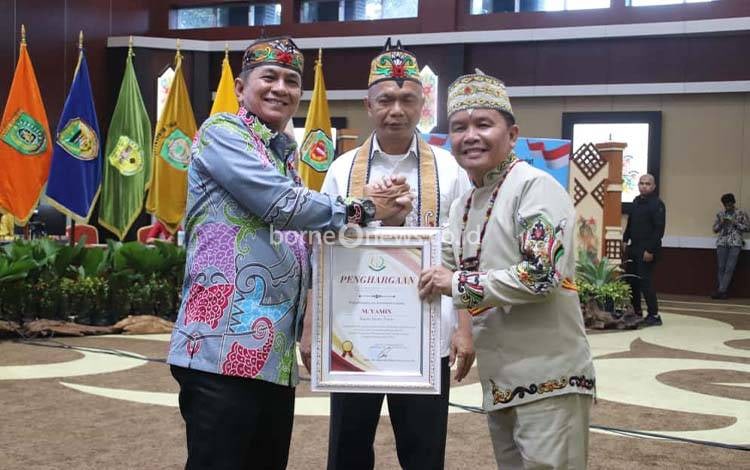 Bupati Barito Timur Raih Penghargaan Kejagung atas Upaya Cegah Penyimpangan Dana Desa