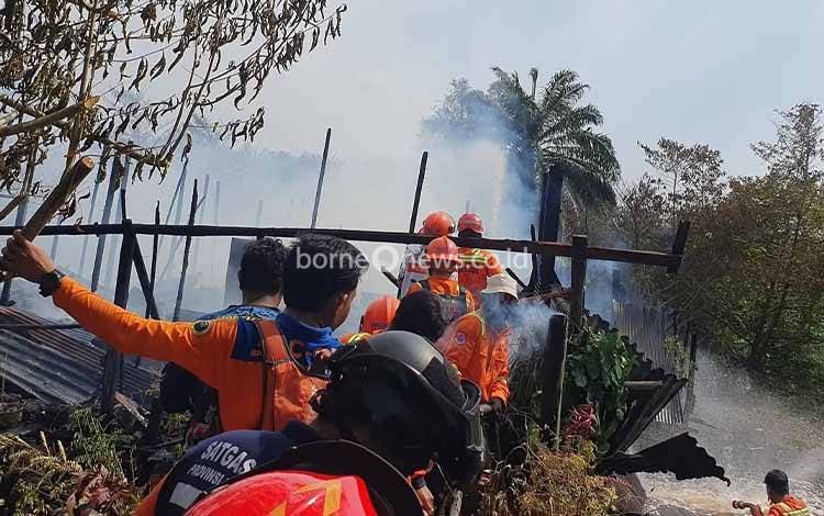 Kebakaran Rumah di Kompleks Belakang Kantor Dirjen Bina Marga Palangka Raya