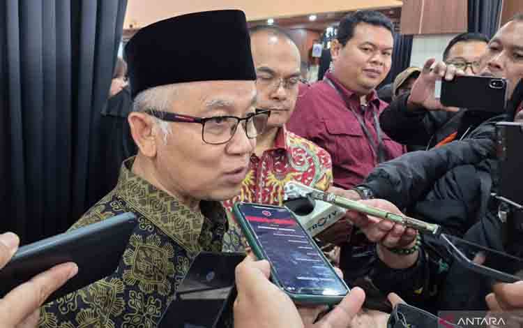 Wamendikdasmen Pastikan Sekolah Swasta Juga Dapat Bantuan Layar Pintar