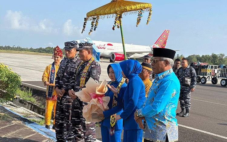Kunjungi Lanal Kumai, Dankodaeral XII Tekankan Soliditas Prajurit dan Manfaat bagi Masyarakat