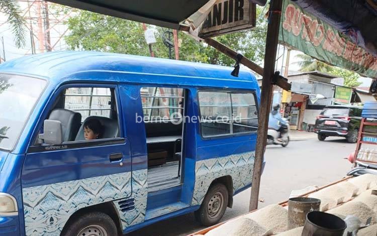 Taksi Umum di Kuala Kapuas Menyusut, Halte Tua dan Taksi Biru "Misterius" Jadi Saksi Bisu Matinya Transportasi Legendaris