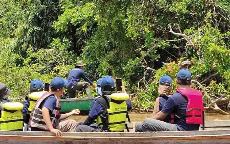 Generasi Z Diajak Kenali Peran Petani Swadaya dan Konservasi Orangutan di Pulau Salat